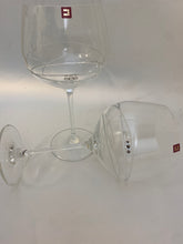 Load image into Gallery viewer, Set of 2 Swarovski Detailed Gin Glasses