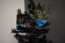 Load image into Gallery viewer, Peacock Feather Tree Clip