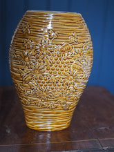 Load image into Gallery viewer, Caramel Colour Bee Vase